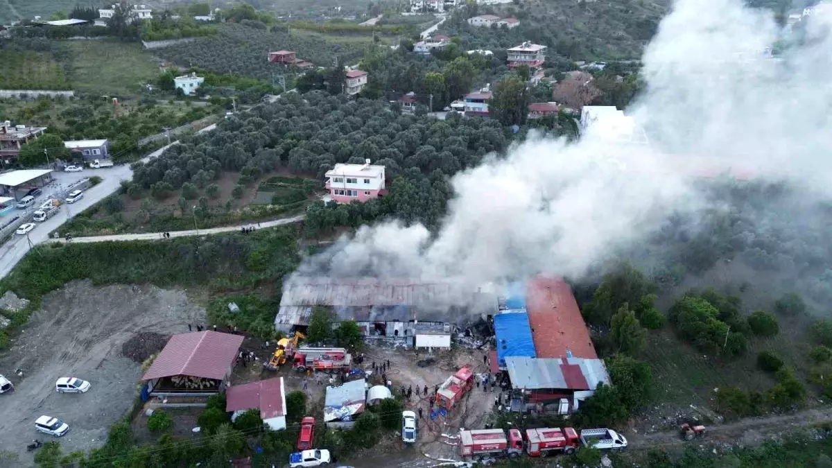 Hatay'da Tekstil Fabrikasında Yangın