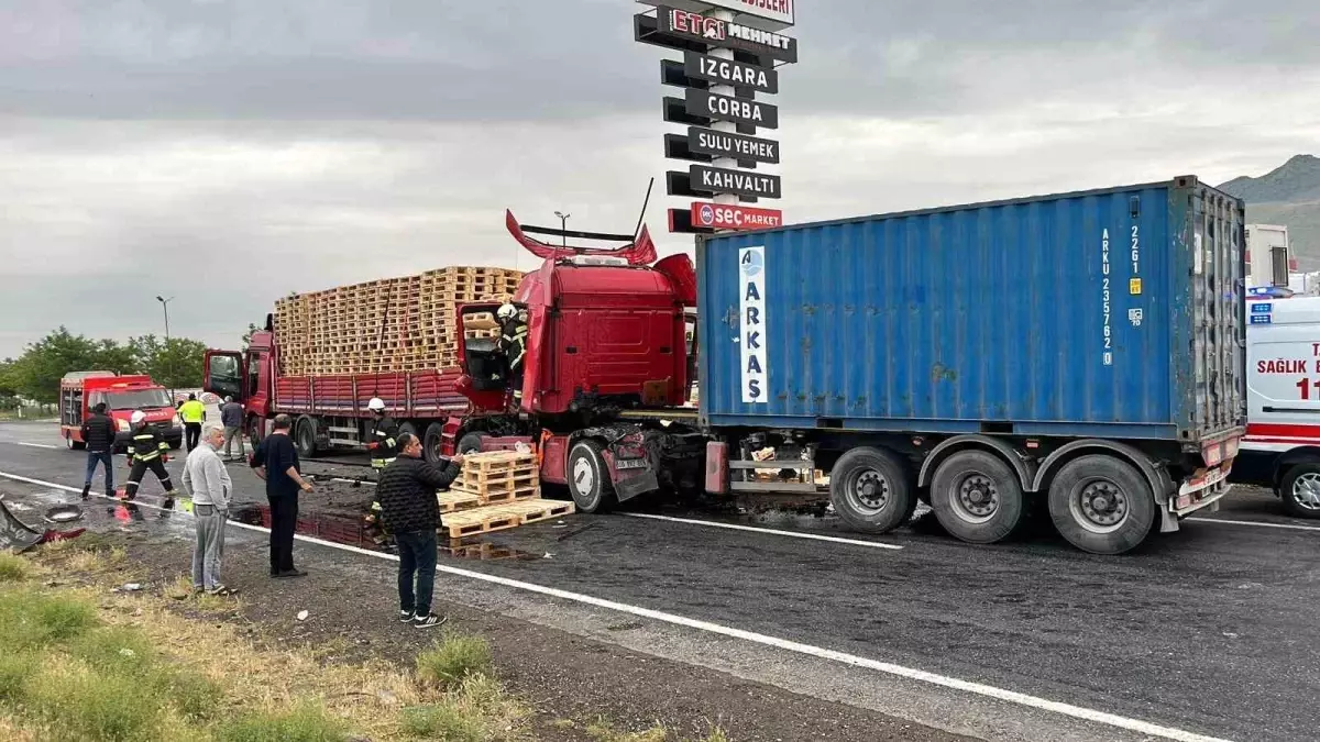 Konya'da Tır Kazası: 1 Yaralı
