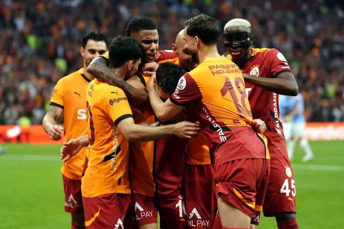 Galatasaray, Başakşehir'i İlk Yarıda Geride Bıraktı