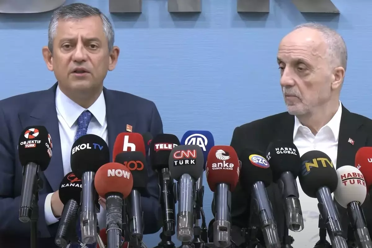 Türk-İş'i ziyaret eden CHP lideri Özel: Asgari ücret temmuzda artırılmalı