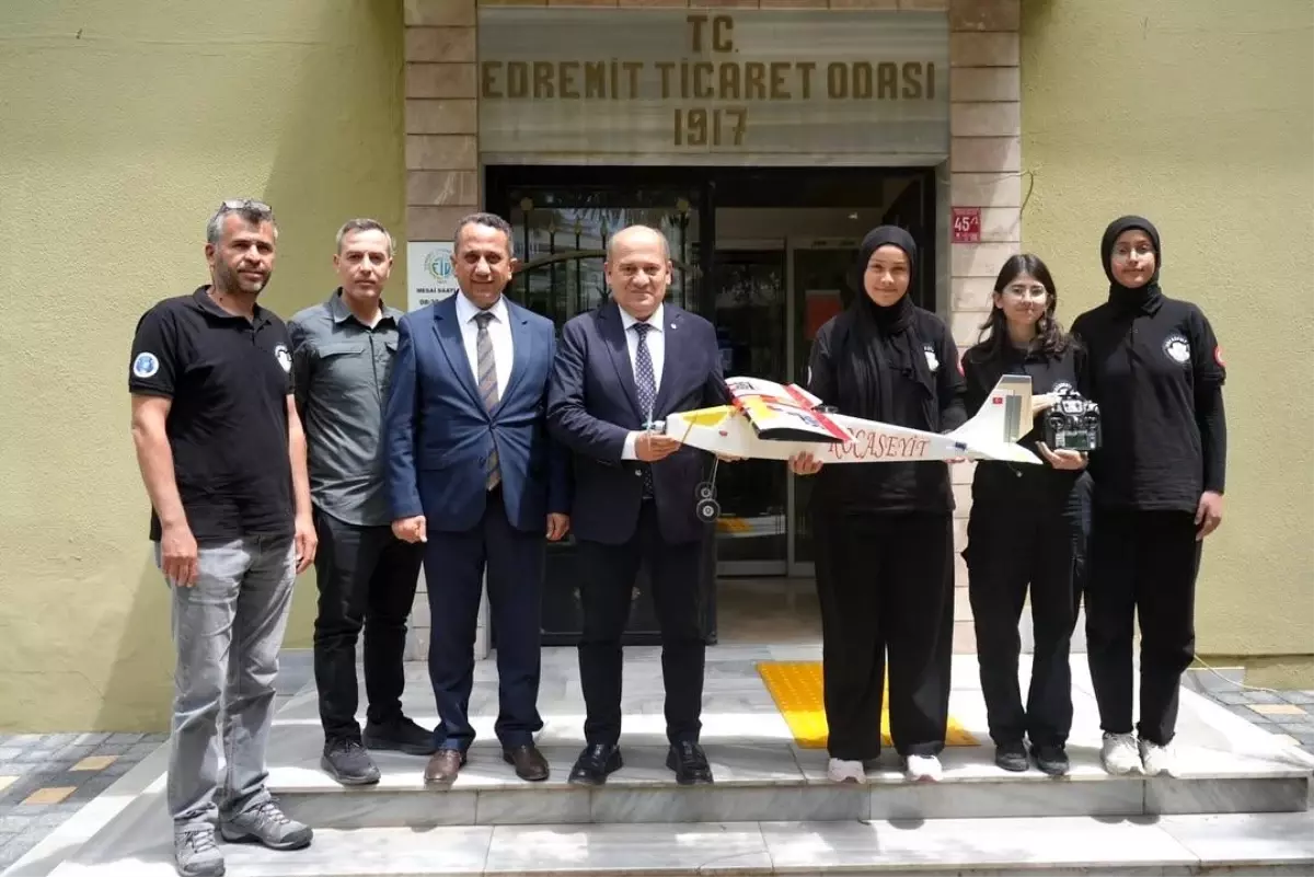 Edremit Anadolu İmam Hatip Lisesi Öğrencileri Robot Yarışmasında Türkiye İkincisi Oldu