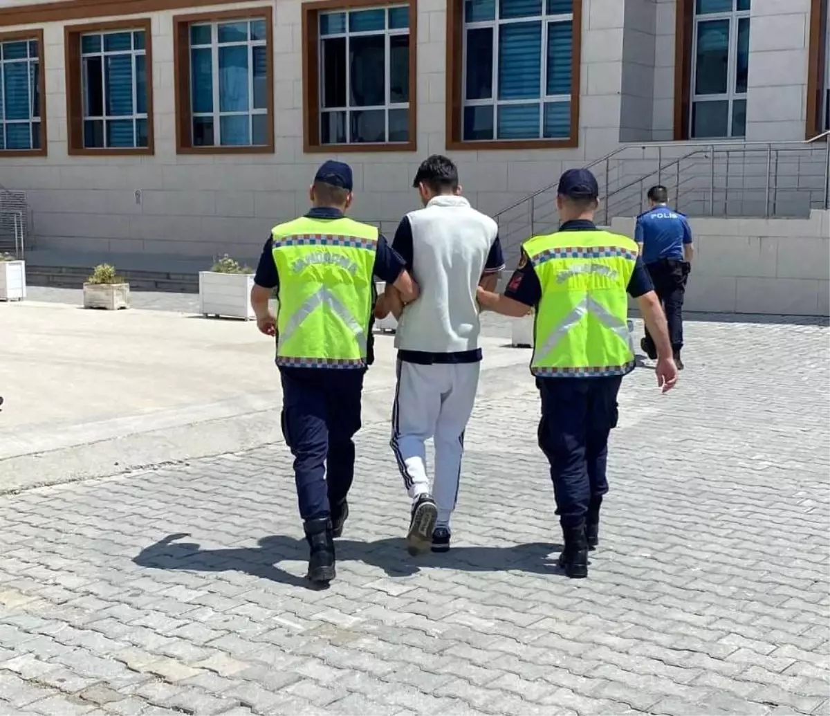Yalova'da Dolandırıcılık: Irak Uyruklu Şahıs 1 Milyon Lira Değerinde Altınını Kaybetti