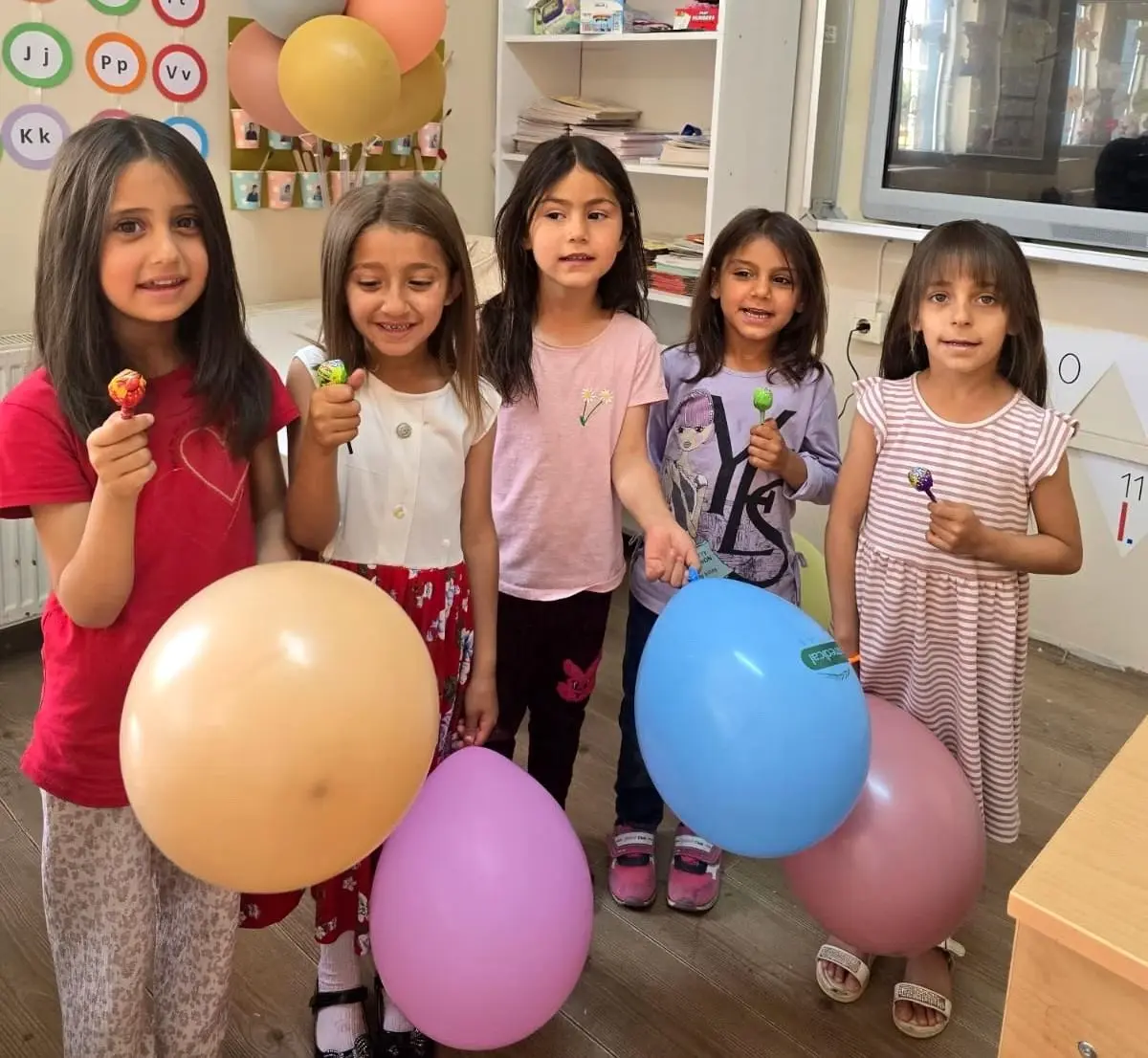 Çamdere İlkokulu'nda Kız Öğrencilere Ücretsiz Saç Kesim Etkinliği