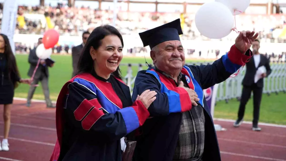 Yaşlılar Mezuniyet Heyecanını Yaşadı
