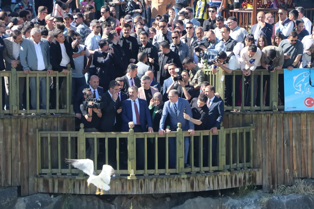 Milli Eğitim Bakanı Yusuf Tekin Erciş'te Festivalde