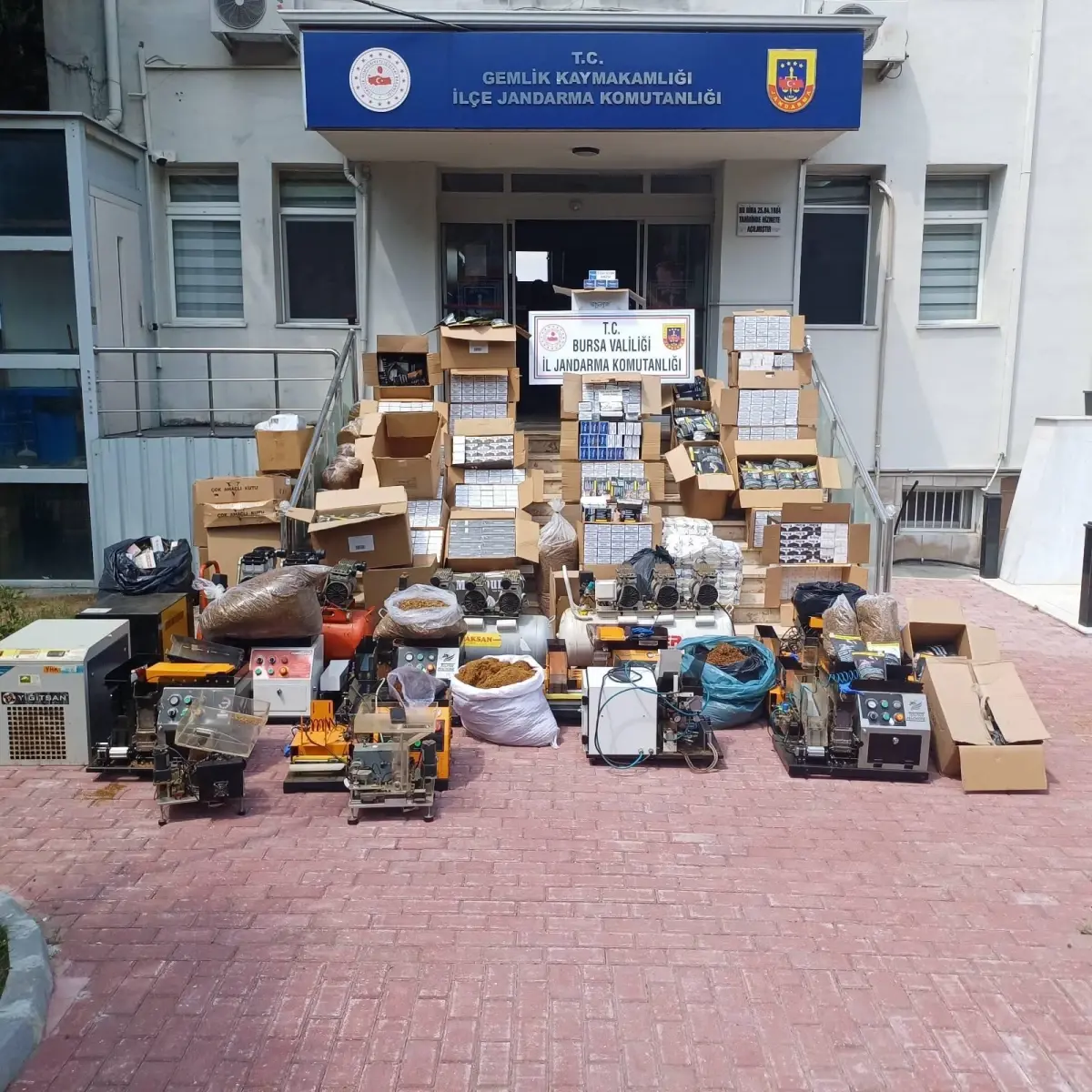 Gemlik'te Kaçak Sigara Üretimine Baskın: 4 Gözaltı