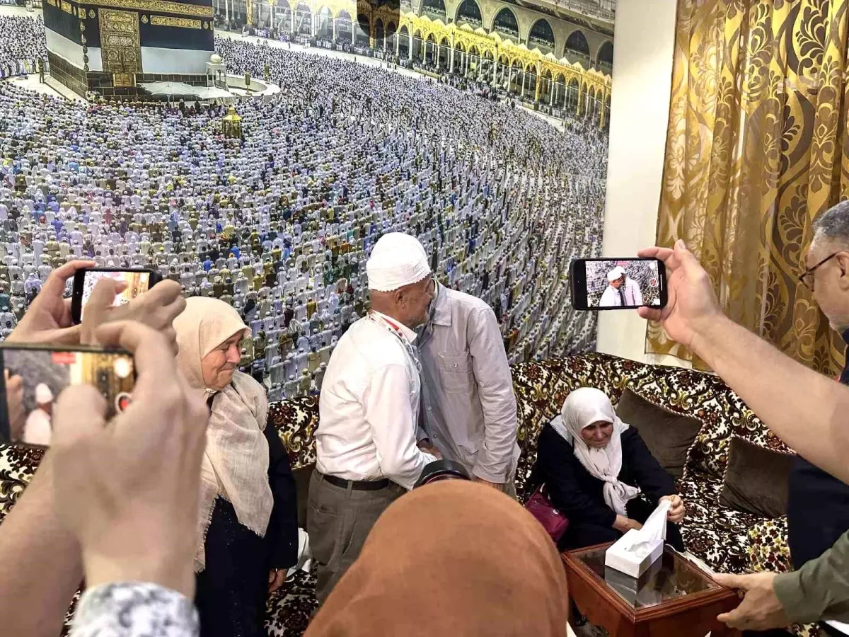 25 Yıl Aradan Sonra Hacda Kucaklaştılar