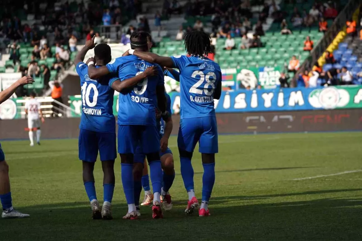 Çaykur Rizespor Süper Lig'de 800. Maçına Çıktı