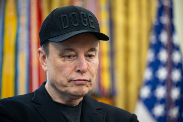 What happened to Elon Musk's eye? A photo that overshadowed the press conference