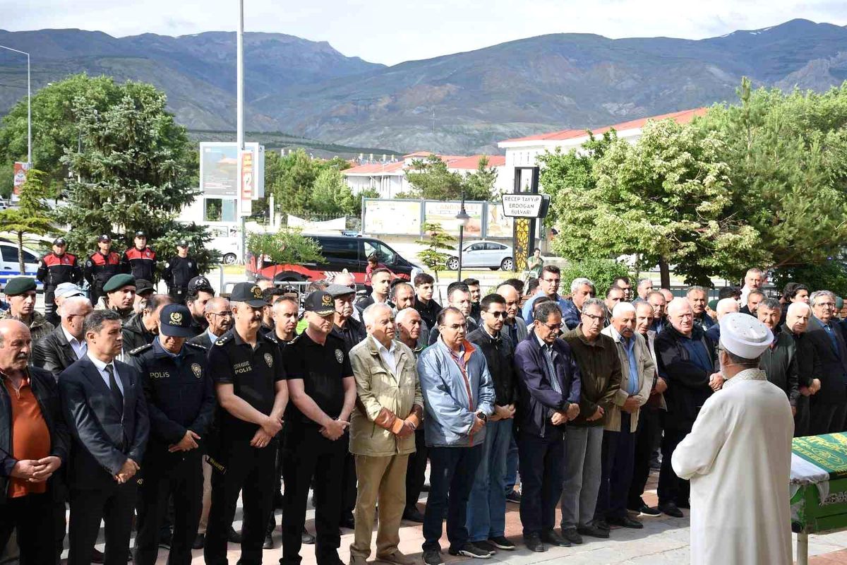 Emekli Emniyet Müdürü Ali Tokgöz'ün Eşi Hayatını Kaybetti