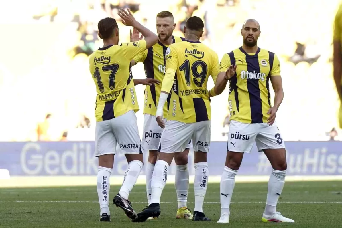 Fenerbahçe, Konyaspor'u 2-1 mağlup ederek sezonu kapattı