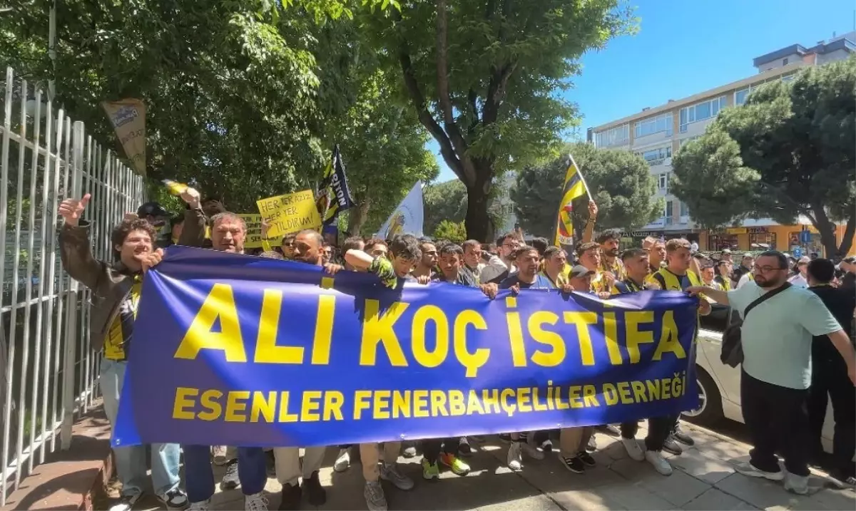 Fenerbahçeli Taraftarlardan Yönetim Protestosu: 'Büyük Fenerbahçe Yürüyüşü'