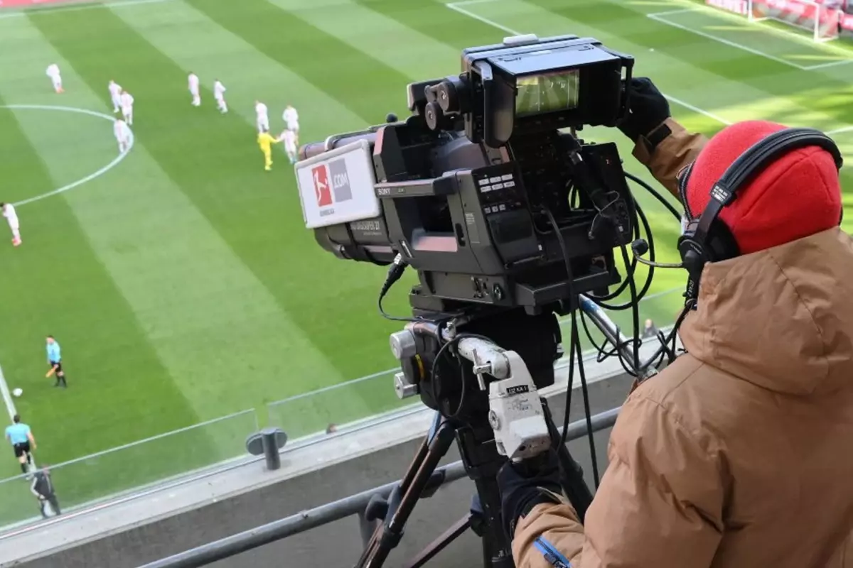Futbolseverler müjde! Bütün dünyanın merakla beklediği maç şifresiz kanalda
