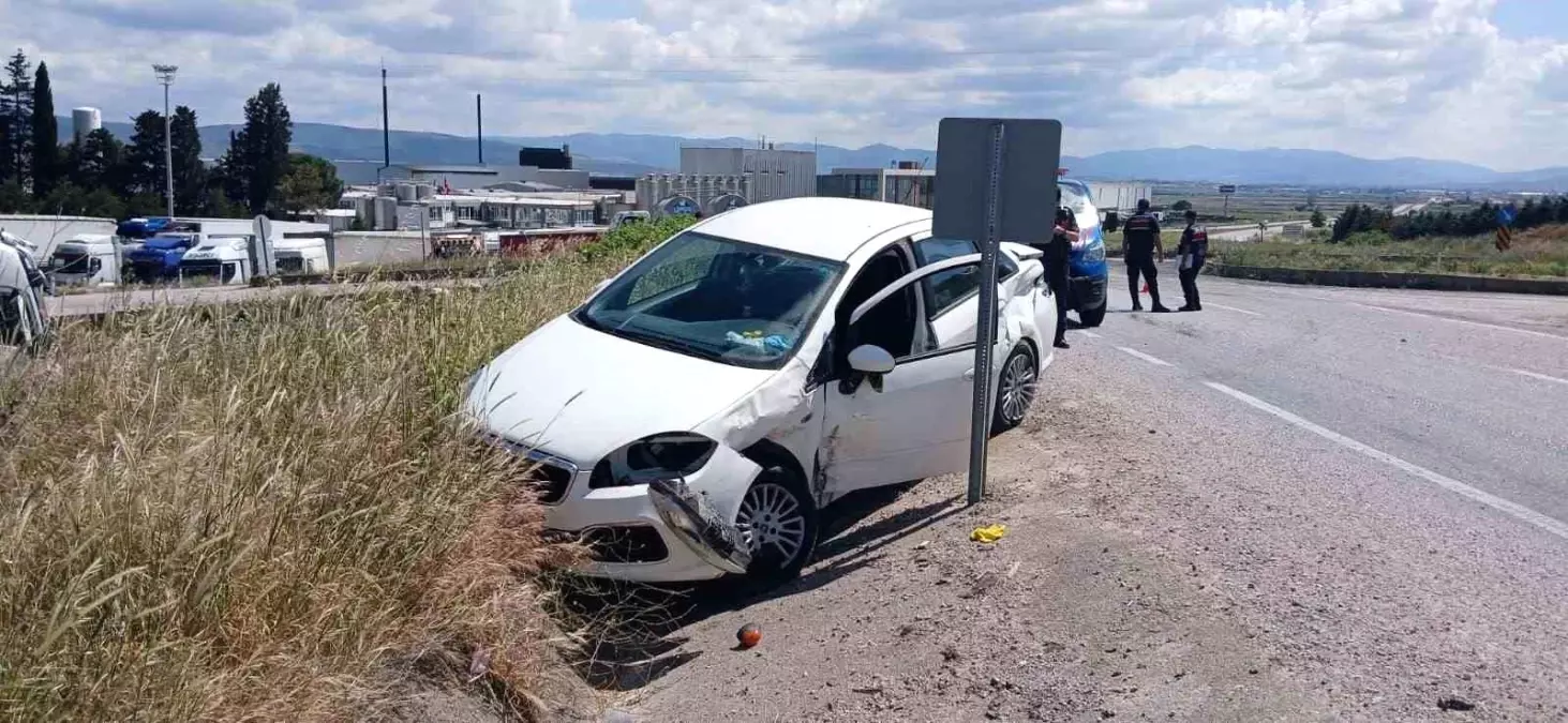 Balıkesir'de Trafik Kazası: 3 Yaralı