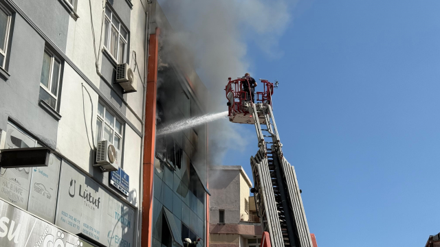 Fire in the business center: 2 workers tried to escape by jumping