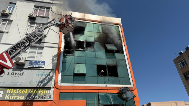 Fire in the business center: 2 workers tried to escape by jumping