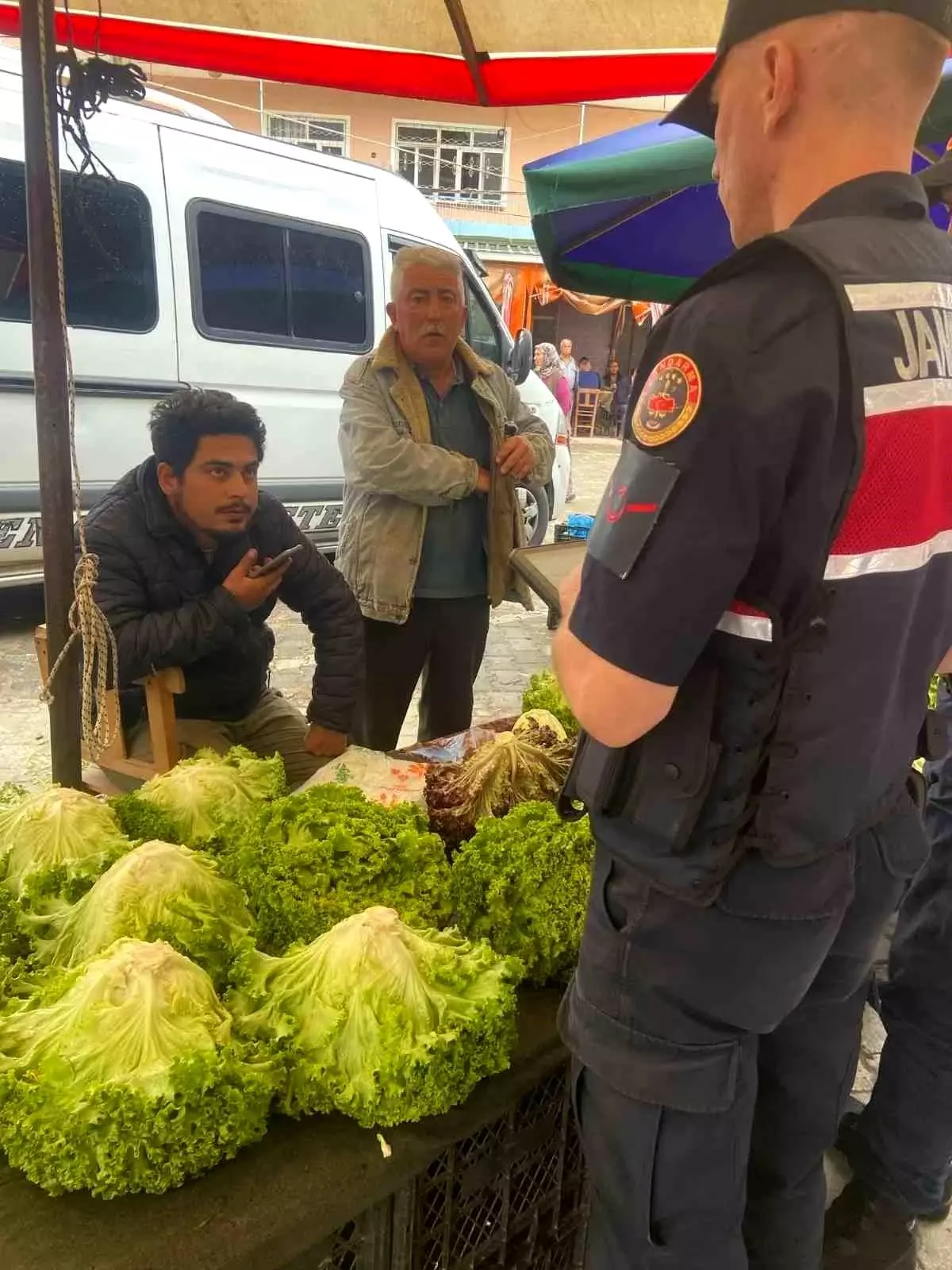 Karpuzlu'da Jandarmadan Seyyar Pazarda Denetim