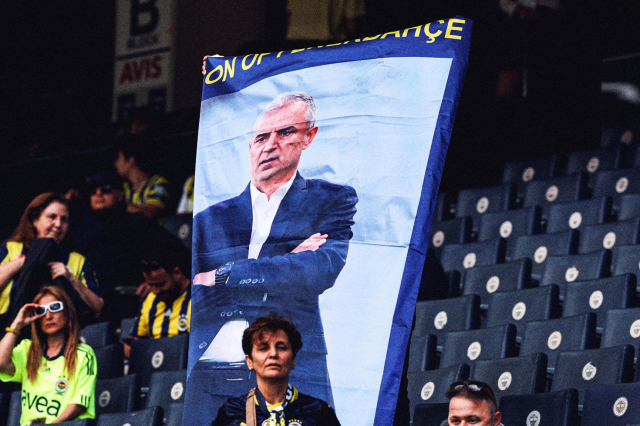 Resignation chants in Kadıköy! The opened banner was removed