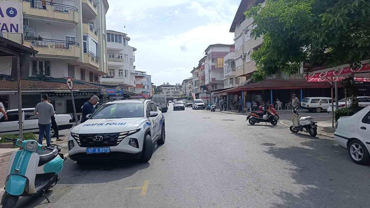 Manavgat'ta Elektrikli Bisiklet Kazası: Sürücü Yaralandı