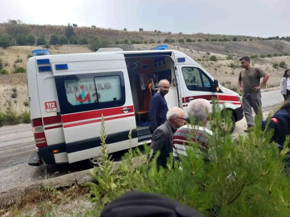 Denizli'de Otomobil Şarampole Yuvarlandı, Sürücü Hafif Yaralandı