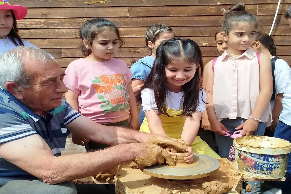 Ekoturizm ve Eğitim Kampı'nda Öğrencilere Geleneksel El Sanatları Eğitimi