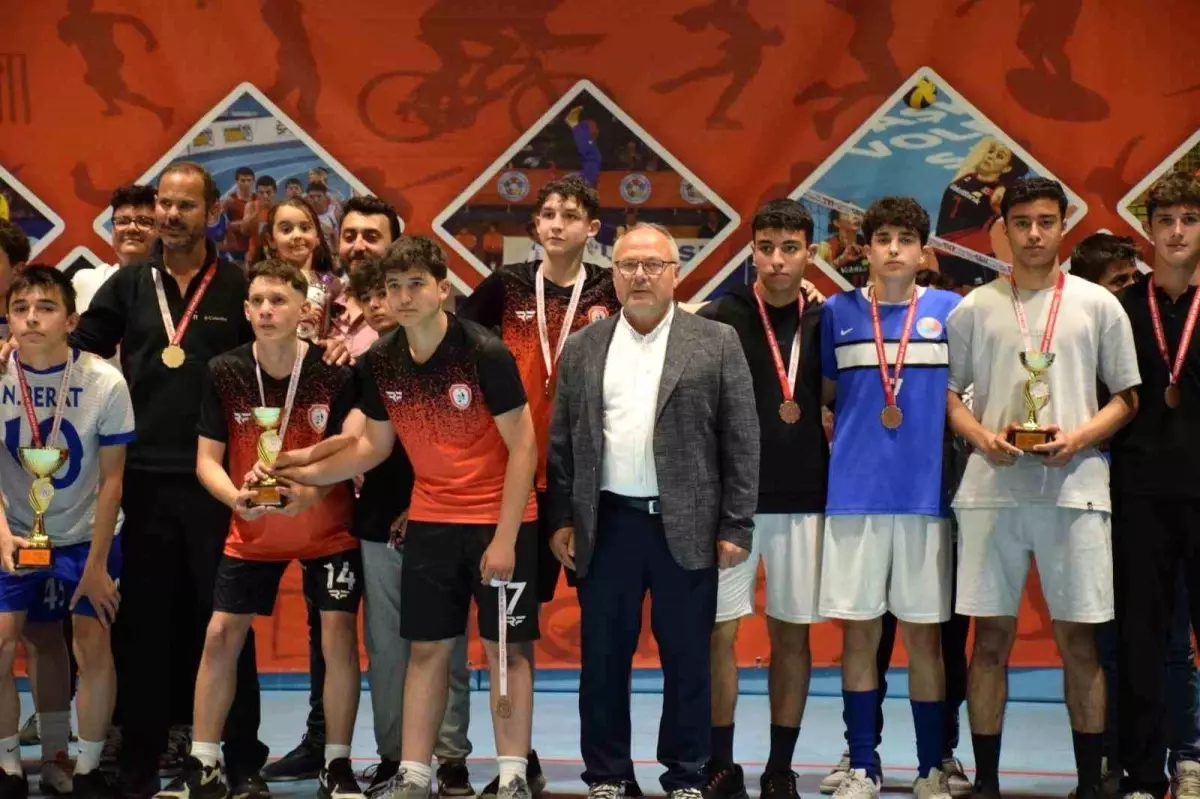Afyonkarahisar'da Okul Sporları Futsal Şampiyonu Afyon Lisesi