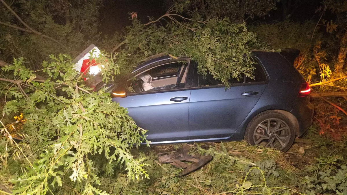 Bursa'da Motosiklet ve Otomobil Çarpıştı, 16 Yaşındaki Sürücü Yaralandı