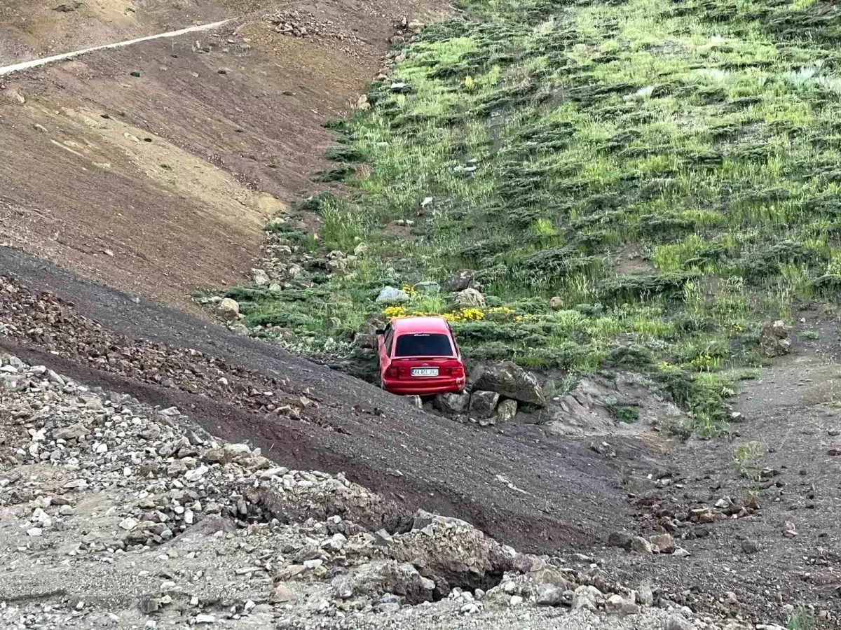 Adıyaman'da Otomobil Şarampole Yuvarlandı: 7 Yaralı
