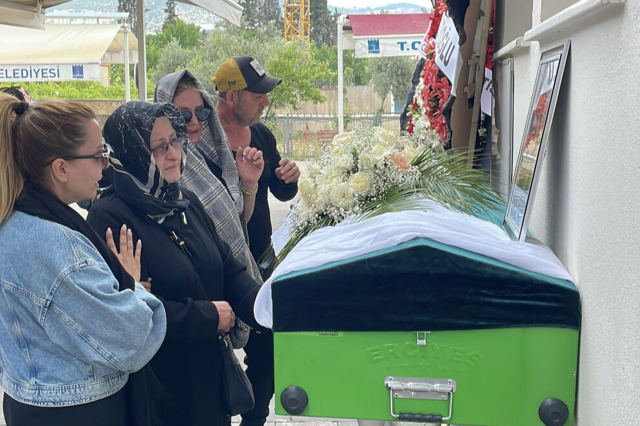 Singer Şimal Gülen was bid farewell on her final journey
