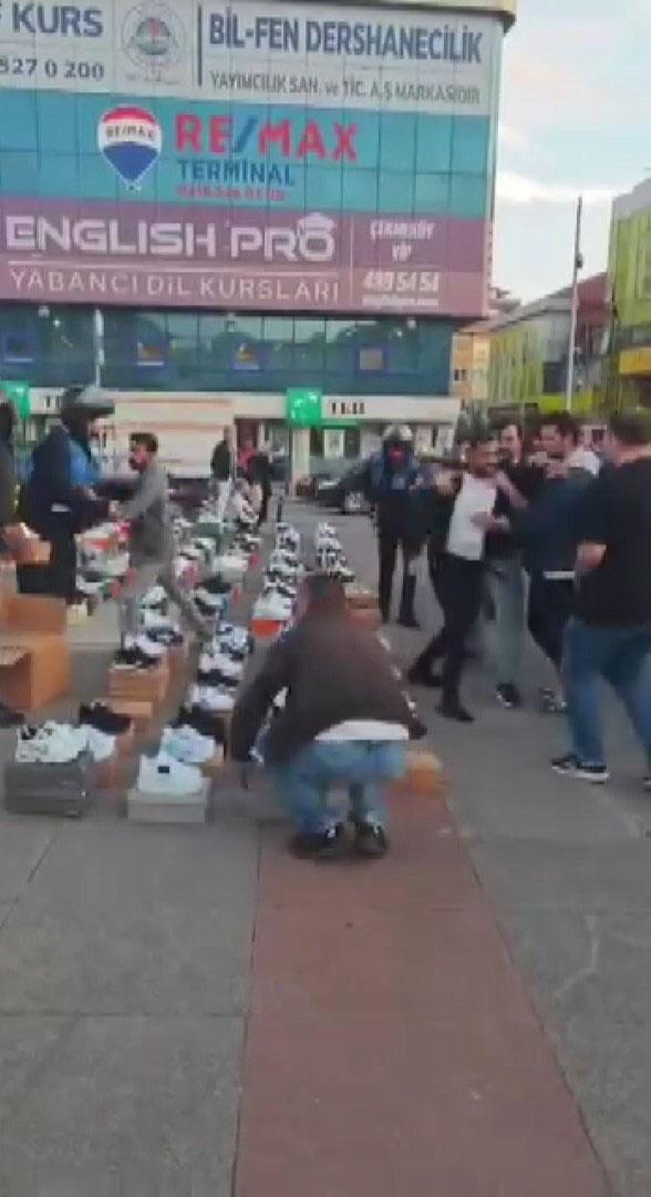 The street vendor pulled a knife on the municipal police, the police intervened