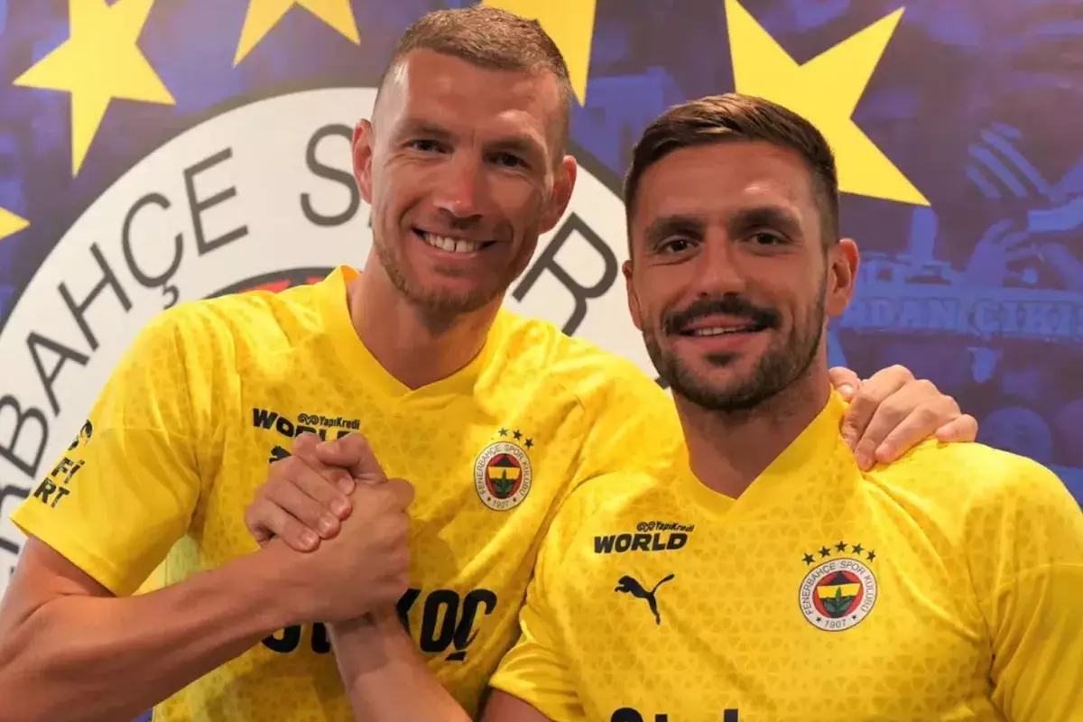 Taraftardan büyük tepki var! Tadic ve Dzeko'ya mutfakta plaket verildi