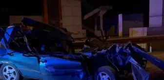 TIR'a arkadan çarpan otomobil hurdaya döndü