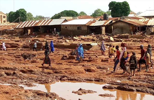The country has been plunged into disaster! 151 people have lost their lives, 2 bridges have collapsed, and many houses have been destroyed