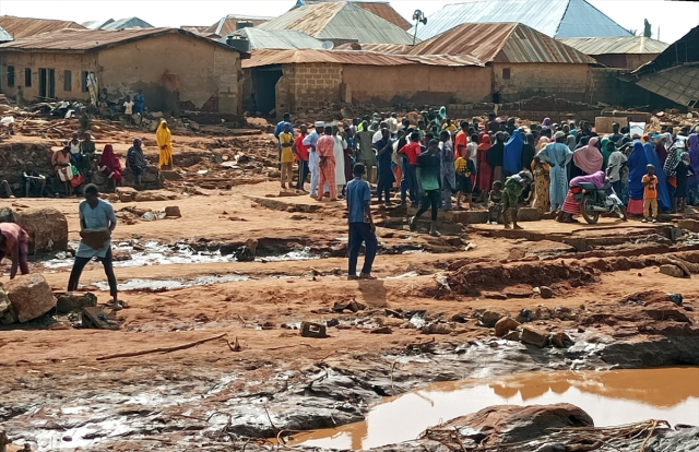 The country has been plunged into disaster! 151 people have lost their lives, 2 bridges have collapsed, and many houses have been destroyed
