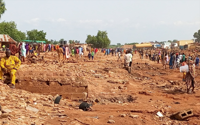 The country has been plunged into disaster! 151 people have lost their lives, 2 bridges have collapsed, and many houses have been destroyed