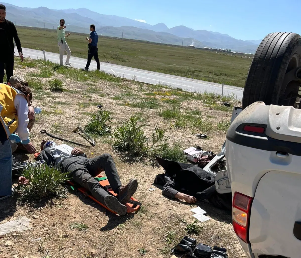 Van'da Trafik Kazası: 4 Ölü, 2 Yaralı