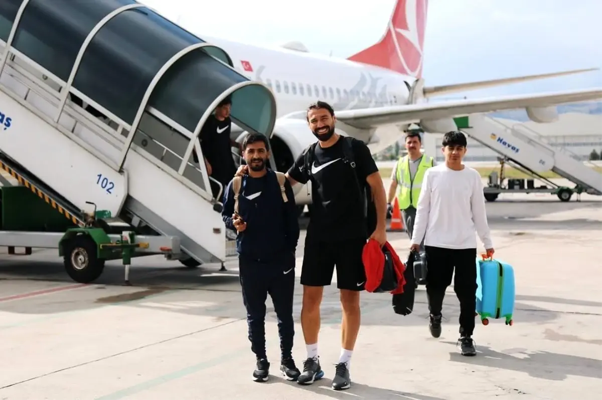 Vanspor, TFF 2. Lig Play-Off Maçı İçin Kayseri'ye Özel Uçakla Geldi
