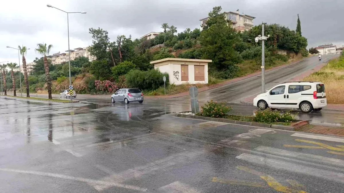 Antalya'da Zincirleme Kaza: 1 Yaralı