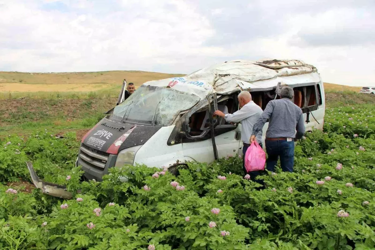 Amasya'da Minibüs Kazası: 1 Ölü, 4 Yaralı