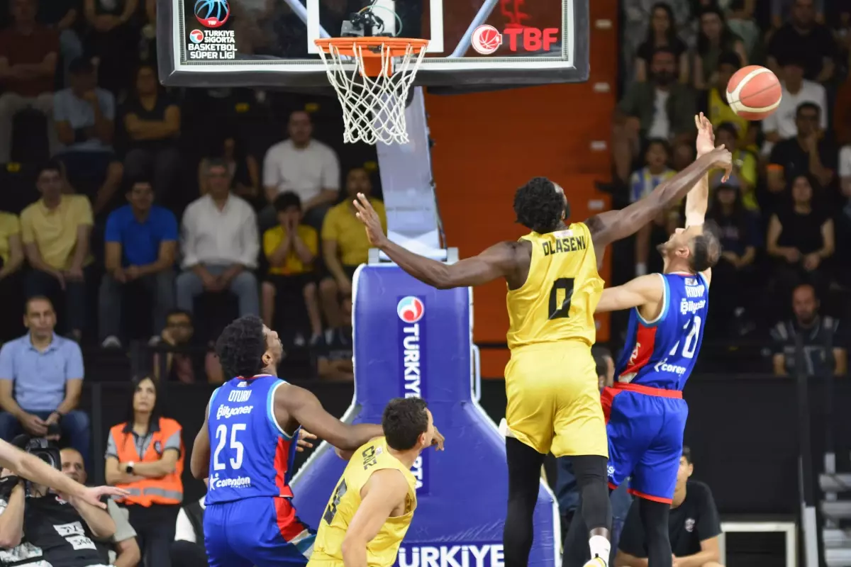 Anadolu Efes, Mersin Spor'u Geçerek Yarı Finale Yükseldi