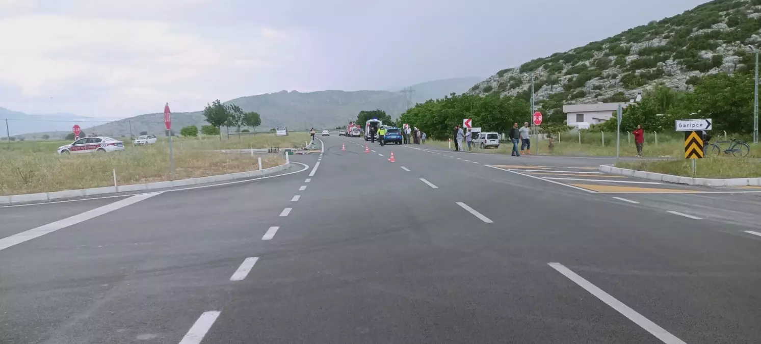 Antalya'da Trafik Kazası: 1 Ölü, 3 Yaralı