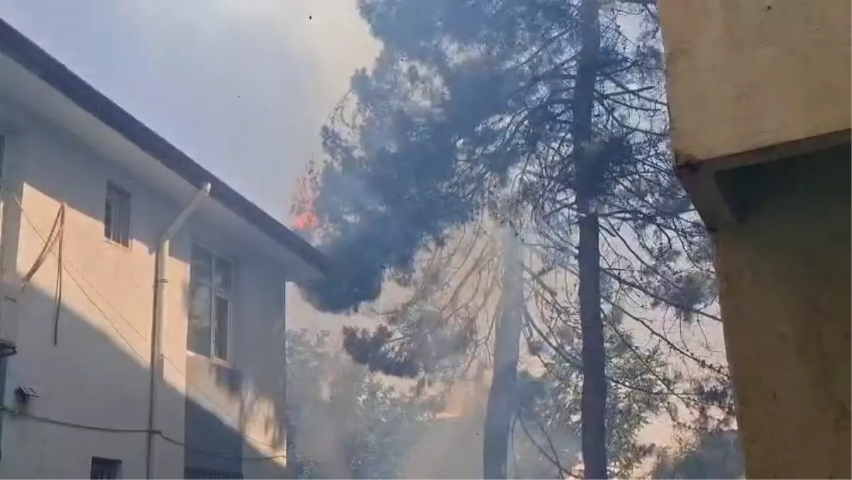 Diyarbakır'da Rehberlik Araştırma Merkezi'nde Yangın