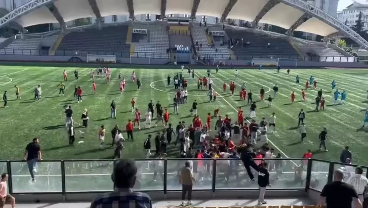 Aslan Gücü - Çeliktepe Maçında Kavga: 1 Futbolcu Yaralandı