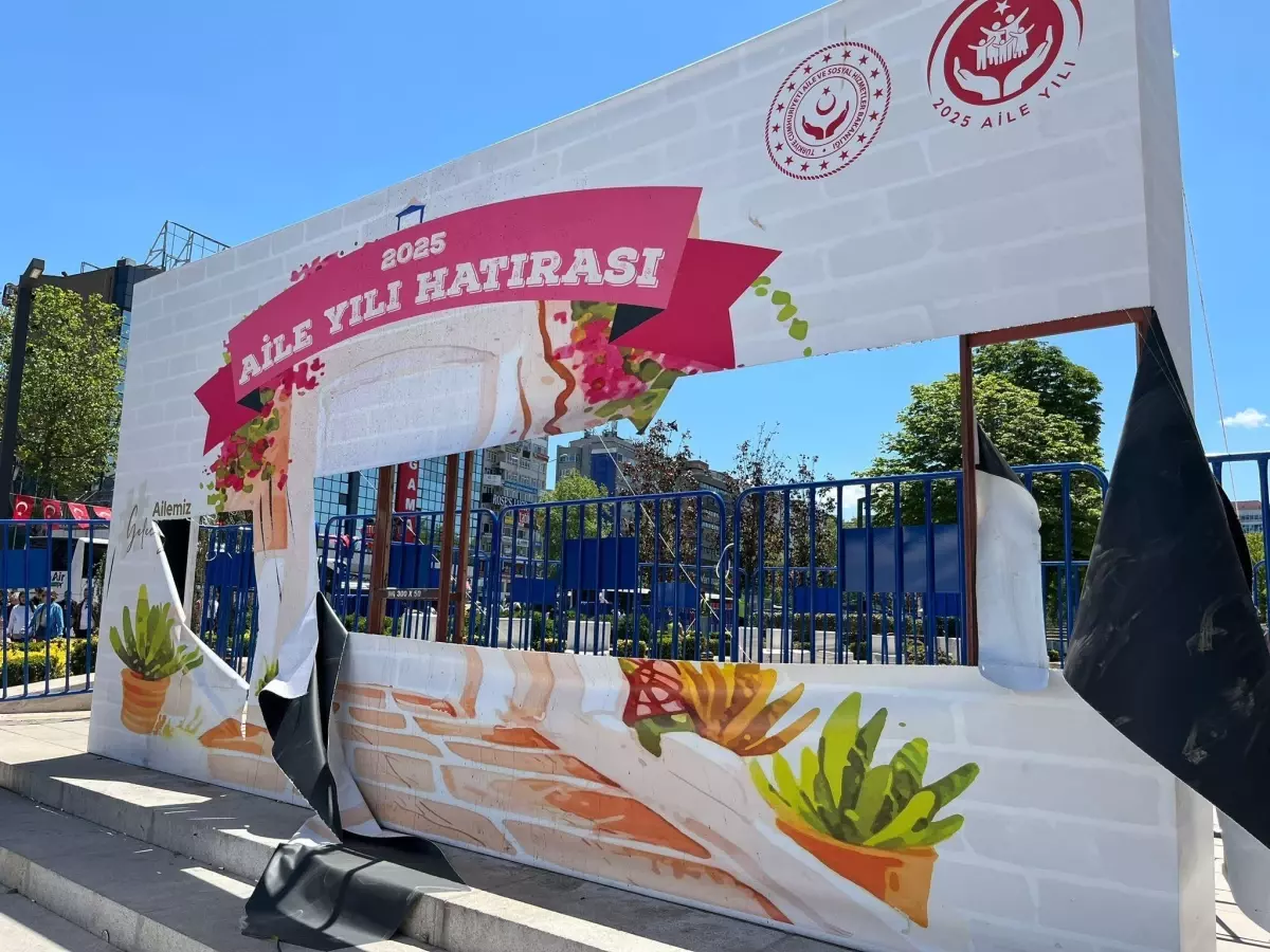 Aile Yılı Panosuna Zarar Veren Gençlerle Temas Kuruldu