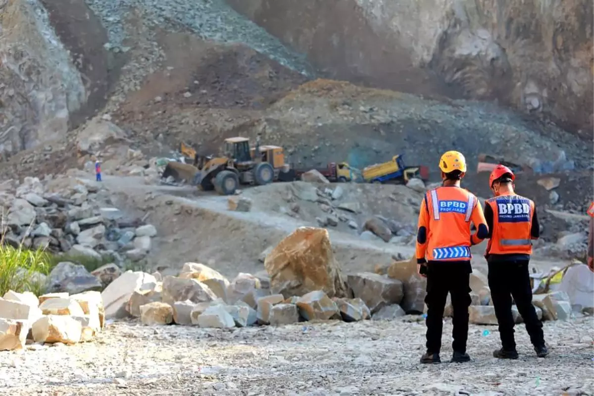 Endonezya'daki Taş Ocağında Meydana Gelen Heyelan: Ölü Sayısı 17'ye Yükseldi