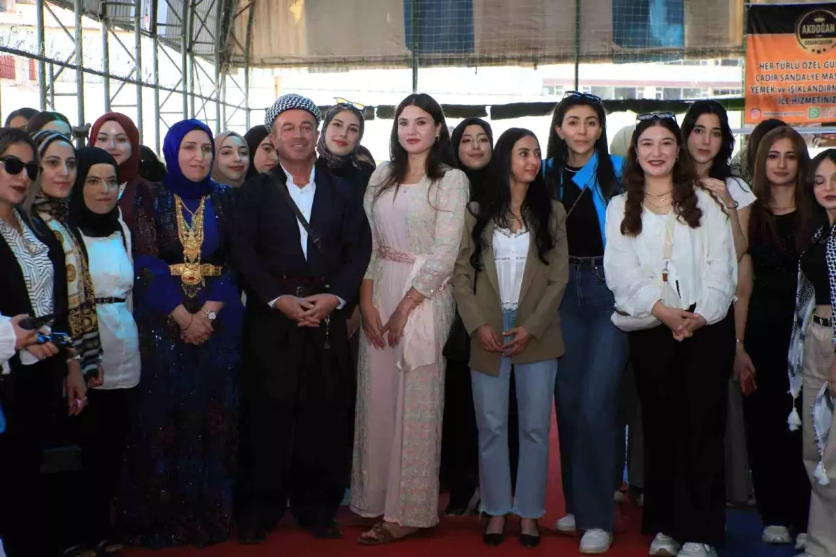 Hakkari'deki Kültür Tarih Medeniyet Kampı'na Genç Kızlar Renk Katıyor