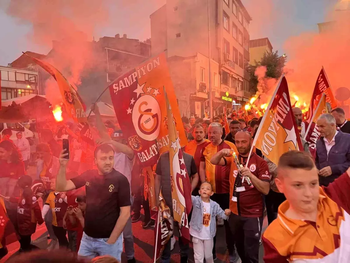 Galatasaray Şampiyonluğunu Hayrabolu'da Coşkuyla Kutladı