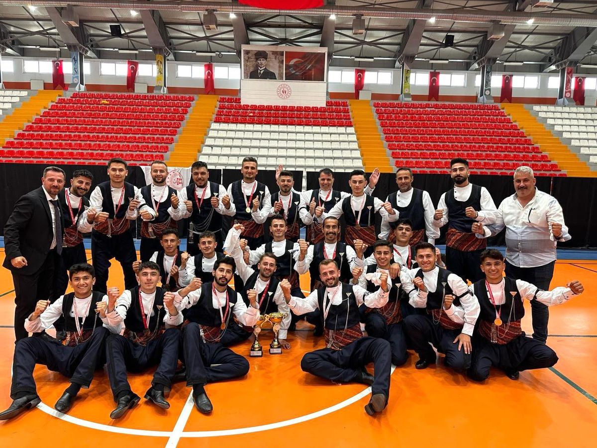 Erzincangücü Spor Kulübü, Halk Oyunları Bölge Yarışması'nda Şampiyon Oldu