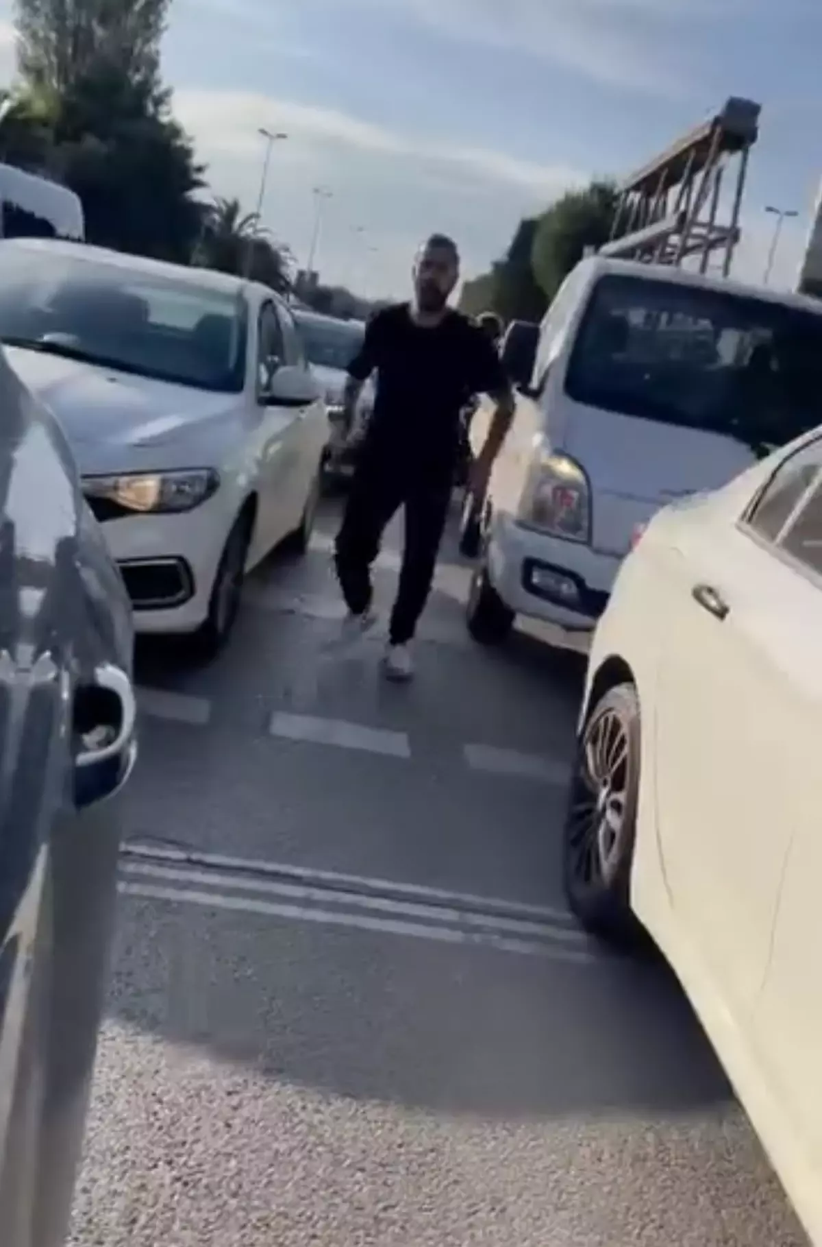 Maltepe'de Yol Verme Tartışması Kargaşaya Dönüştü