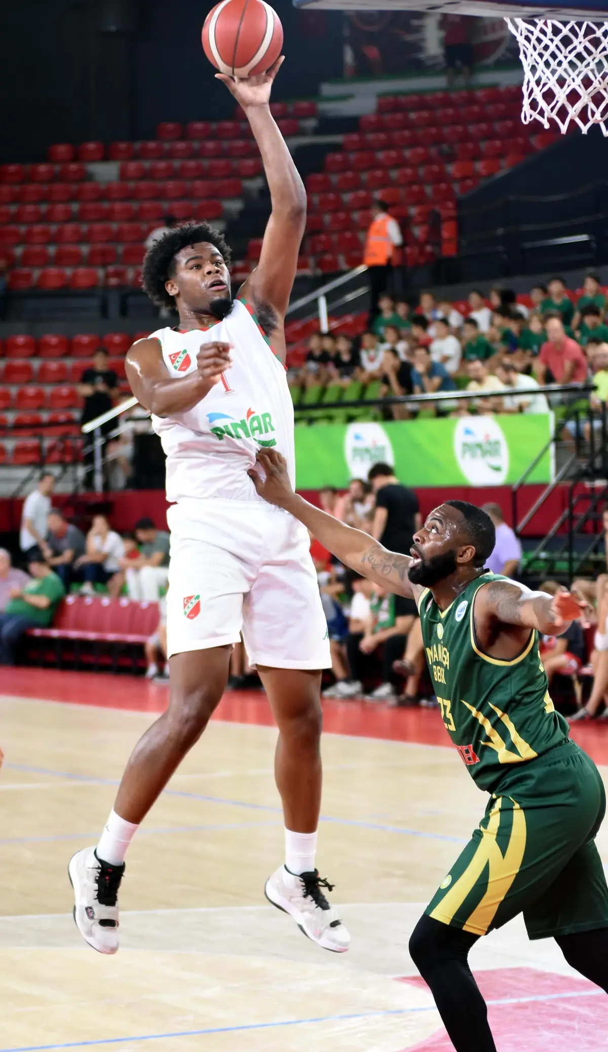 Karşıyaka'nın FIBA Kıskacında Eski Pivot Alacakları Sorun Oluyor